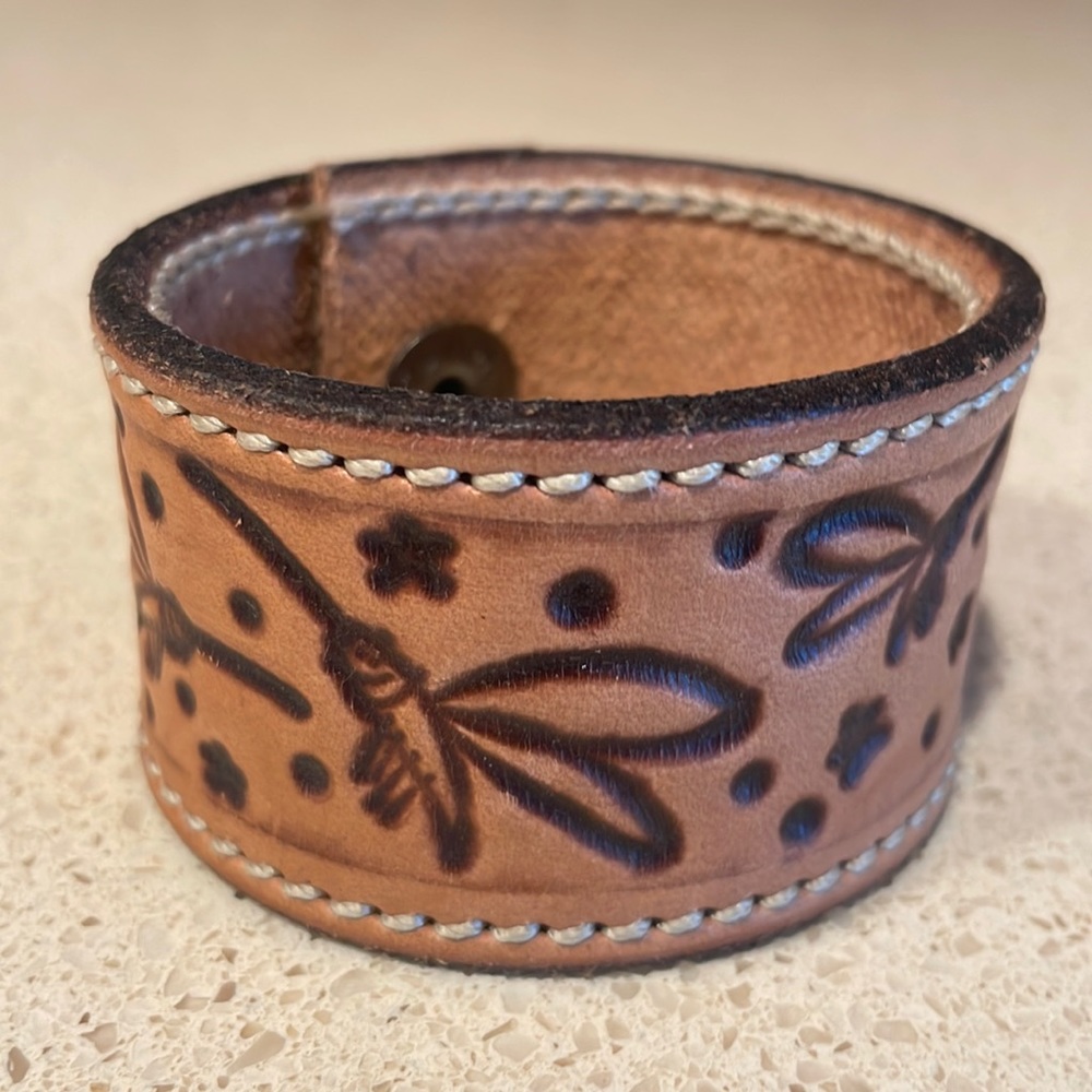 New Genuine leather hand crafted hummingbird bracelet